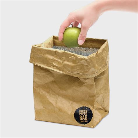 Brown Paper Bag : Insulated lunch bag with magnetic fastening.