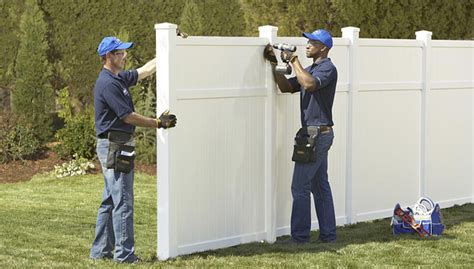 Backyard Fencing: How to Pick the Right Fence for Keeping Things In or Out