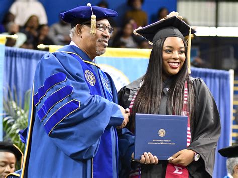 Graduates receive degrees, inspiration at fall commencement ceremony | Southern University and A ...