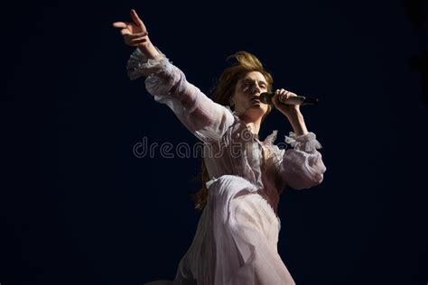 Florence and the Machine Live Concert Editorial Image - Image of florence, band: 155212845