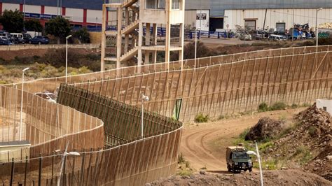 Thousands of migrants storm border between Morocco and Spain's Melilla ...