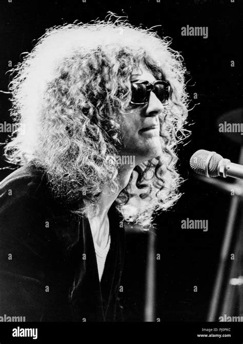 ian hunter, mott the hoople, 70s Stock Photo - Alamy