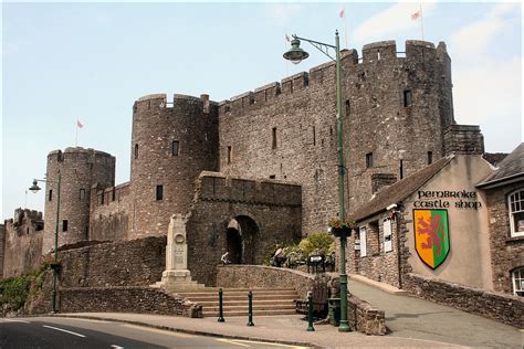 Pembroke Castle | Pembroke Castle in south Wales stands on t… | Flickr