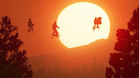 E.T.'s Classic Flying Bike Scene is So Weird Without John Williams' Amazing Musical Score ...