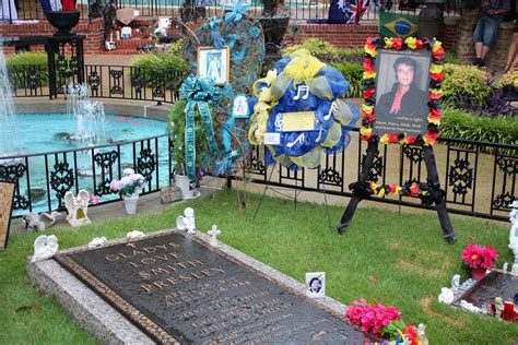 Gladys Presley Grave : Gladys Love Presley Grave Bares the Star of David : Gladys presley gave ...