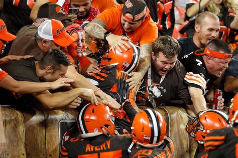 Browns Fans Finally Get Their Free Beers as Cleveland Snaps 19-game ...