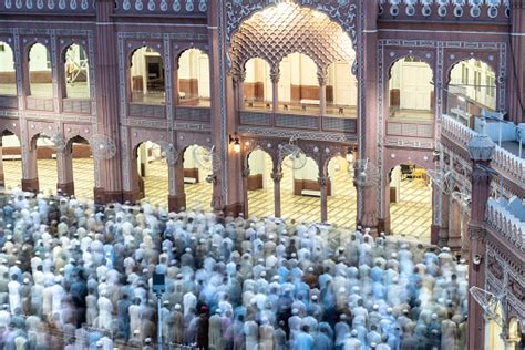 Sunehri Masjid Peshawar Stock Photo - Download Image Now - Ancient, Arch - Architectural Feature ...