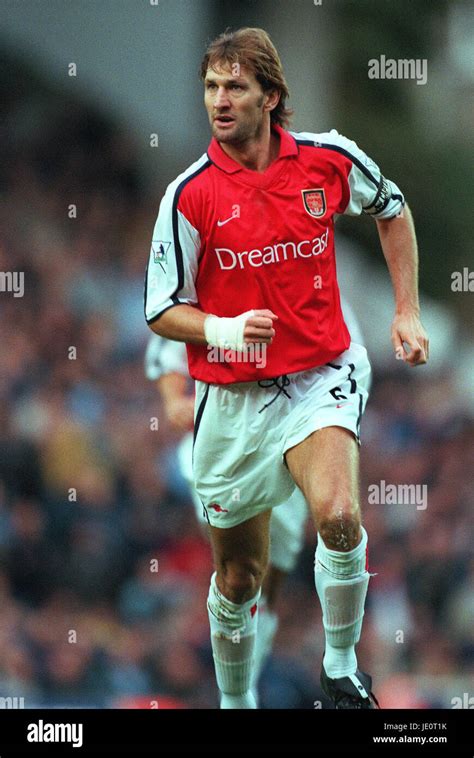 TONY ADAMS ARSENAL FC 28 October 2000 Stock Photo - Alamy