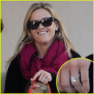 Reese Witherspoon Shows Off Engagement Ring! | Reese Witherspoon : Just Jared