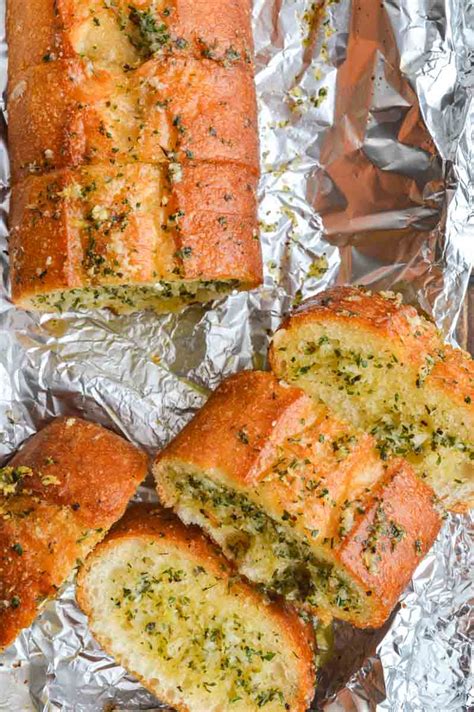 Easy 15-minute Vegan Garlic Bread Recipe - The Fiery Vegetarian