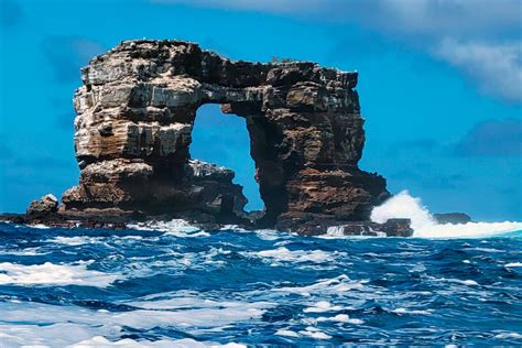 Darwin's Arch loses its top due to erosion in Galapagos Darwin Ecuador ...