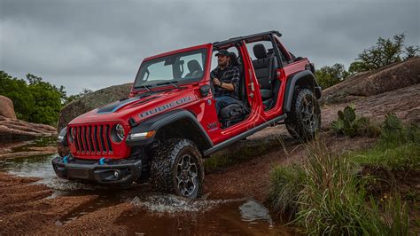 2021 Jeep Wrangler 4xe Plug-In Hybrid Is an Electrified 4x4