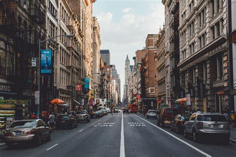 Looking down the middle of a street in New York [1600×1066] By SamAlive ...