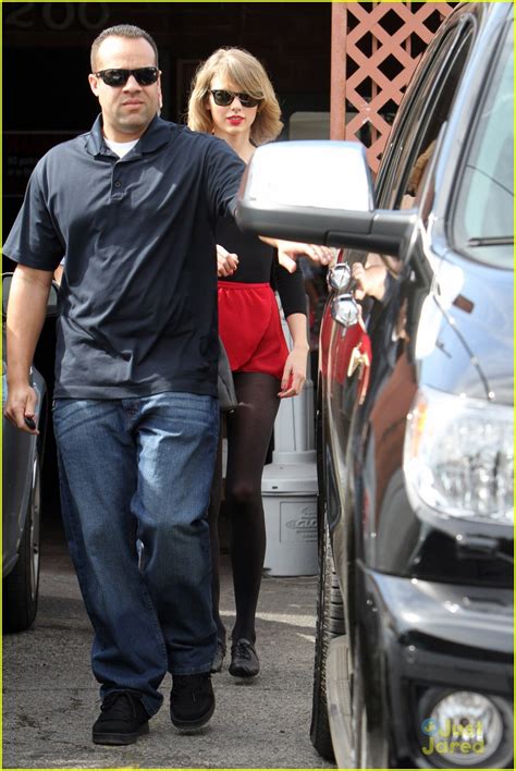 Full Sized Photo of taylor swift needs multiple bodyguards for dance ...