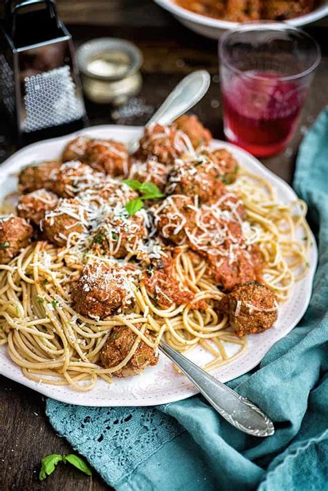 Slow Cooker Beef Meatballs in Tomato Sauce - easy and super tasty
