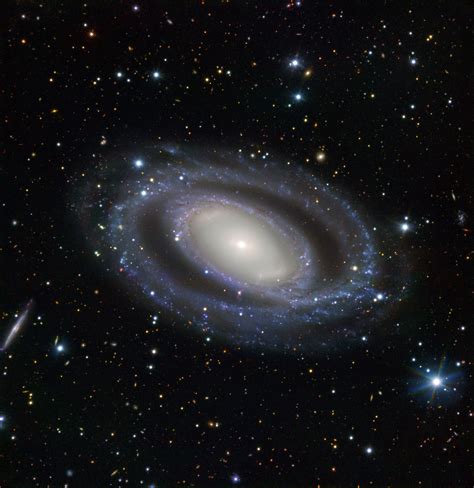 ESO Views Spiral Galaxy NGC 7098