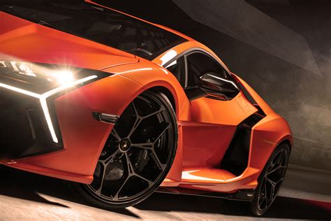 NEW Lamborghini Revuelto supercar revealed