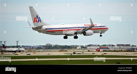 American Airlines Boeing 737 with retro livery lands at Chicago O'Hare ...