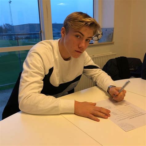 10 Fakta Rasmus Hojlund, Striker Baru Atalanta asal Denmark