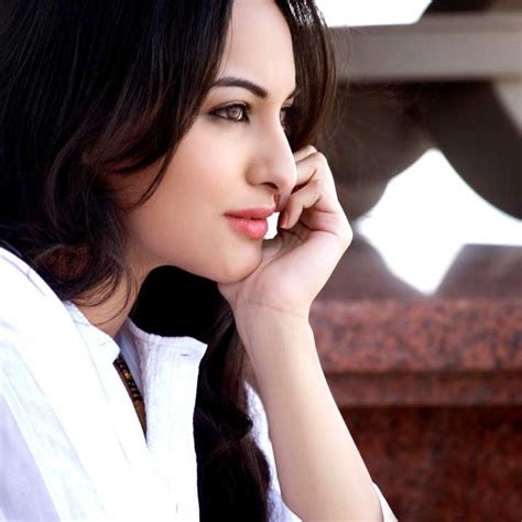 Sonakshi Sinha Wallpapers - Dabangg Actress