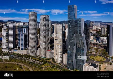 High angle city street hi-res stock photography and images - Alamy