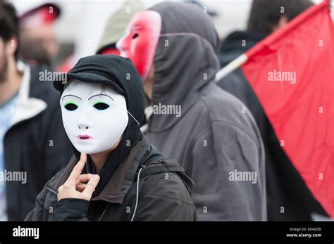 Left wing activists hi-res stock photography and images - Alamy