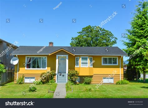 Average North American Family House On Stock Photo 144782404 - Shutterstock