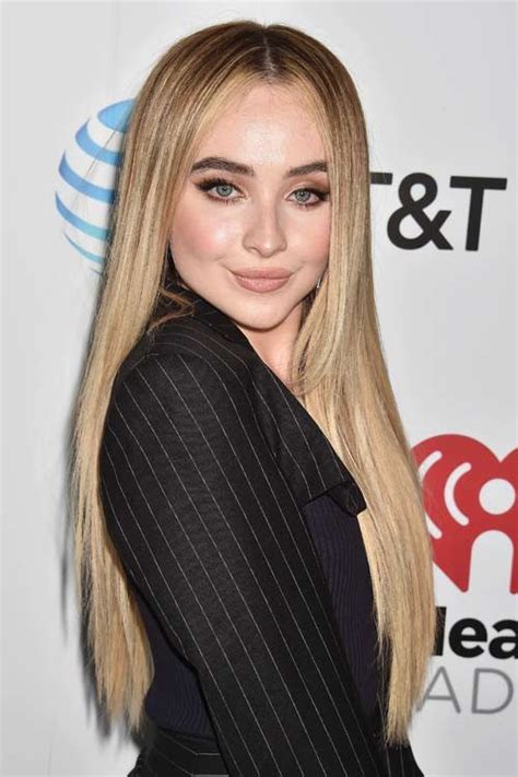 Sabrina Carpenter's Hairstyles & Hair Colors | Steal Her Style