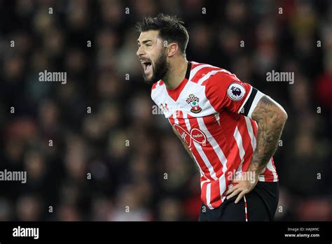 Southampton's Charlie Austin Stock Photo - Alamy