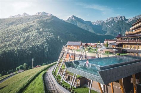 Hotel Hubertus In South Tyrol : Infinity Sky Pool In The Dolomites