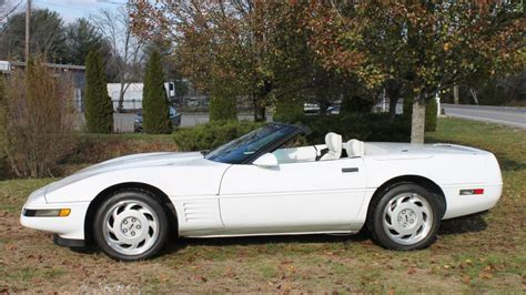 1992 Chevrolet Corvette Convertible at Kissimmee 2019 as W44 - Mecum Auctions