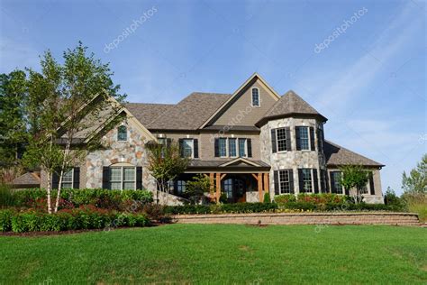 Upscale suburban house — Stock Photo © kzlobastov #11382358