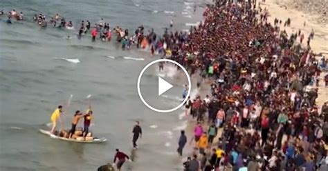 Hundreds Gather on Beach in Central Gaza as Aid Arrives by Air - The New York Times