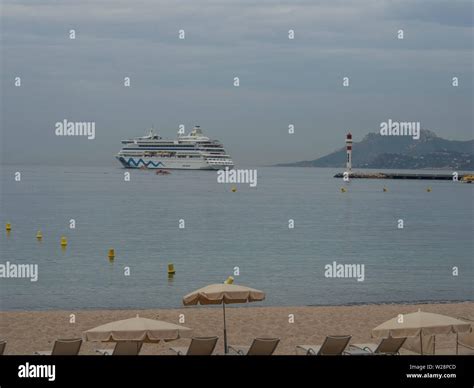 the beach of cannes Stock Photo - Alamy