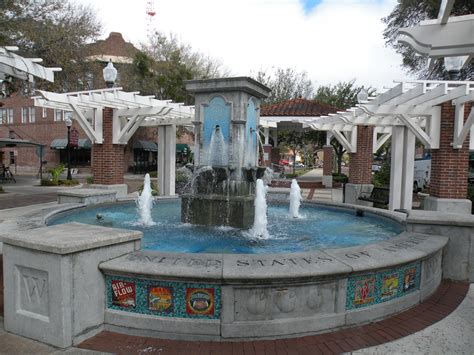 Fountain in center of old Winter Garden Florida