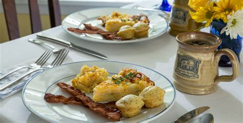 Alabama Bed and Breakfast Food Recipe | Kiss My Grits Eggs-Benadiction