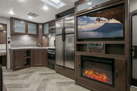 Family-Friendly RV: Winnebago Voyage 3033BH