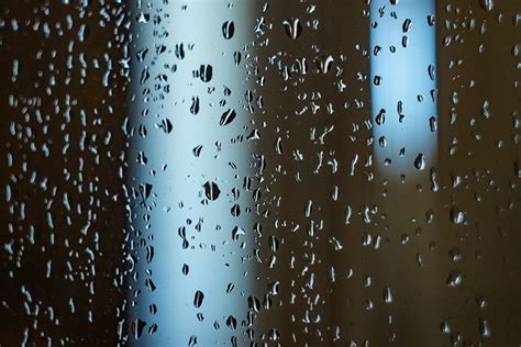 water droplets on glass (934739)