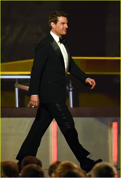 Tom Cruise Introduces NASCAR Legend Jeff Gordon at Sprint Cup Awards ...