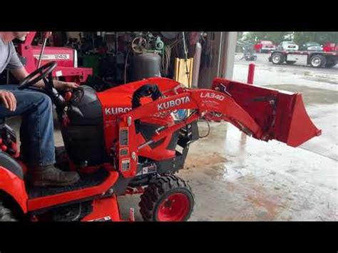 Kubota LA340 loader - YouTube