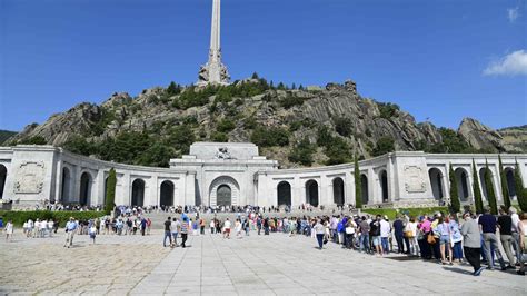 Spain to Exhume Franco From Monument He Had Built - The New York Times