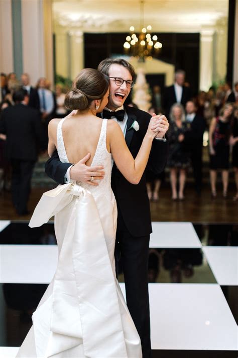 This timeless black white wedding features a classic dance floor – Artofit