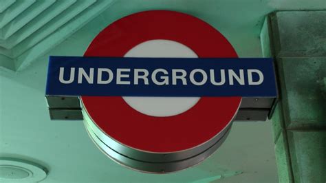 London Underground Signpost Free Stock Photo - Public Domain Pictures