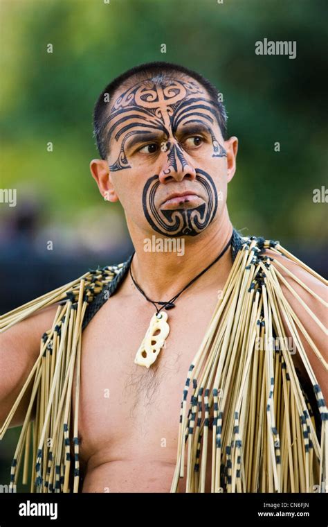 Maori tattoo Banque de photographies et d’images à haute résolution - Alamy