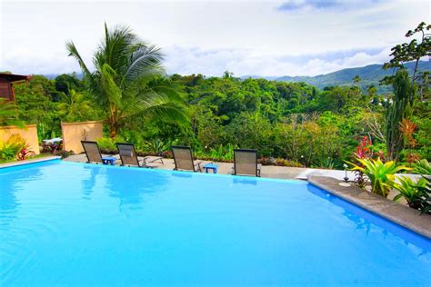 Established Hotel on the Lake Arenal - Arenal Guru