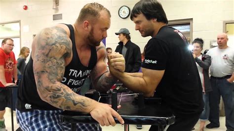 Throwback: The Mountain Loses Arm Wrestling Match To Champ Devon Larratt – Fitness Volt