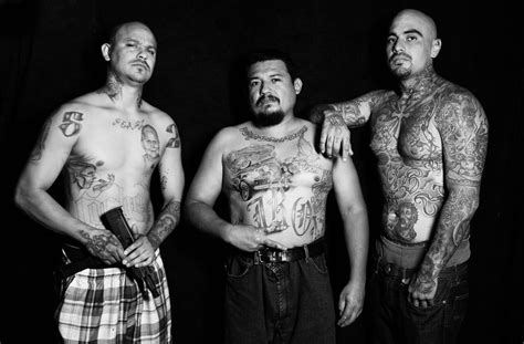 Ces membres de gangs latinos devenus artistes tatoueurs...