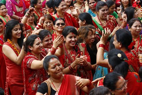 Teej today, major Shiva temples crowded with sari-clad women (In pics)