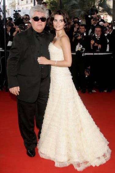 Penelope Cruz wore John Galliano wedding dress - Pursuitist