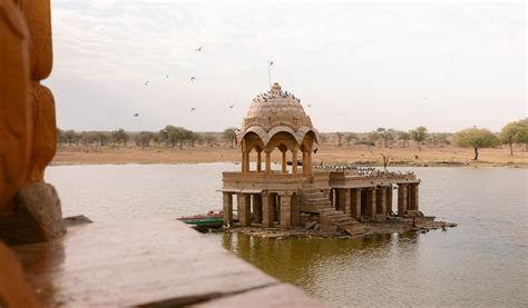 How to Visit Gadisar Lake From Jaisalmer, India